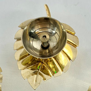 Traditional Leaf Design Decorative Brass Oil Lamp Diya | Decorative Diya for Pooja Temple Home & Festive Décor (Pack of 1 pc)