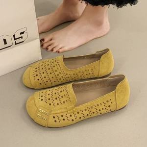 [Free Shipping] 2026 Summer New Model Breathable Hollow Soft Sole Retro Flat Shoes For Mothers
