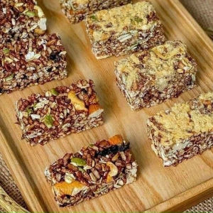 Thanh gạo lứt mix hạt và chà bông (có video) {Khối lượng tịnh không tính bao bì}