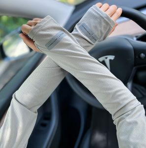 ปลอกแขนกันแดด ผ้าลื่น กันแดดได้ดี กันความร้อนได้ดี สวมใส่สบาย มี 4 สี พร้อมส่ง