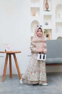 Gamis Anak Floral Satin dengan Jilbab Syari Motif Daun - Usia 4-8 Tahun