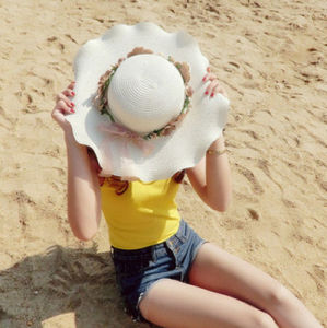 Mũ đi biển vành rộng che nắng có vòng hoa dễ thương