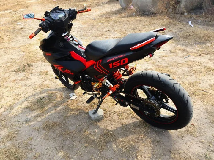 Tem%20tr%C3%B9m%20xe%20m%C3%A1y%20Ex%20150%20%C4%91%E1%BB%99%20%C4%91%E1%BB%8F%20%C4%91en%20m%E1%BA%A1nh%20m%E1%BA%BD%20c%C3%A1%20t%C3%ADnh%20-%20tem%20xe%20m%C3%A1y%20ex150%20thi%E1%BA%BFt%20k%E1%BA%BF%20theo%20y%C3%AAu%20c%E1%BA%A7u%20-%20Tem%20xe%20m%C3%A1y%20ex%20150%20r%E1%BA%BB%20%C4%91%E1%BA%B9p%20v%C3%A0%20ch%E1%BA%A5t%20-%20Image%203