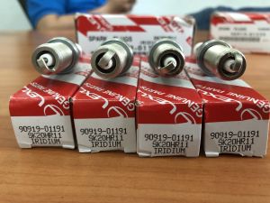 Bộ 4 Bugi TOYOTA Chân Kim Xe Innova Fortuner Ren 14 Chân Dài SK20HR11
