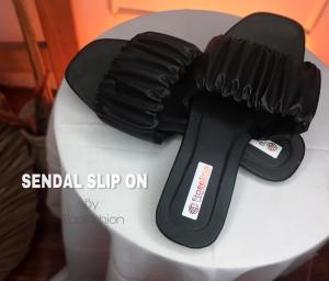 AFRIJA COLECTION - sendal wanita kokop kerut /sendal wanita terbaru / sendal wanita kekinian / sendal wanita murah Sandal Teplek real pict / Sandal Wanita Murah / Sandal Wanita Kekinian / Sandal Wanita Terbaru 2021 / Sandal Wanita Import / Sandal Andin
