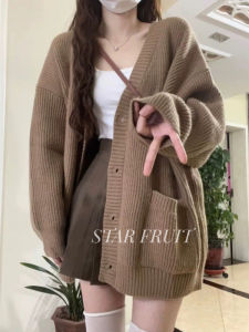STAR FRUIT เสื้อสเวตเตอร์ผู้หญิง คาร์ดิแกนถักลำลอง มีกระเป๋า เนื้อผ้านุ่ม ใส่สบาย