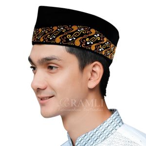 RAMLI Songkok Lukis WAKATOBI AC Tinggi 9