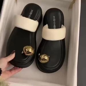 FC7cm Soft and Thick Sole Lightweight Black and White Flip Flops for Womens Summer New One Line Slipper