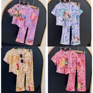 SUKAL ชุดเซ็ทเด็ก เสื้อเอวลอยเด็ก ชุดแฟชั่นเด็กญ แฟชั่นฤดูร้อนสาวการ์ตูนมัดย้อมชุดสูทสองชิ้นอินเทรนด์ เหมาะสำหรับเด็กผู้หญิงอายุ 1-8 ปี