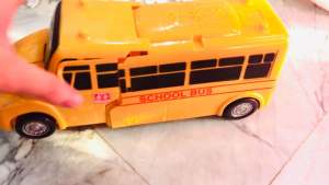 รถของเล่นแปลงร่างเป็นหุ่นยนต์ รถหุ่นยนต์ รถโรงเรียนของเล่น