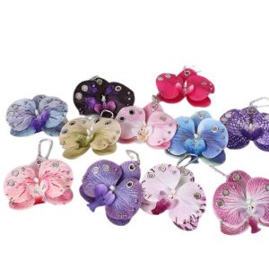 CC SP ชาร์มโทรศัพท์ คีย์เชนกล้วยไม้ฟาลาเอโนพซิส พวงกุญแจ ห้อยกุญแจ จี้กระเป๋า คีย์เชนเด็กผู้หญิง ผ้า จี้ดอกไม้จำลอง ของขวัญเครื่องประดับ