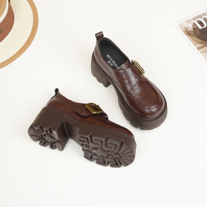 ส่งจากกรุงเทพ ของแท้ 100%😍คุณภาพดีที่สุด！ราคาถูกที่สุดรองเท้าโลฟเฟอร์ส้นหนาสำหรับผู้หญิง รองเท้าแมรี่เจน สีดำและสีน้ำตาล คลาสสิค อเนกประสงค์สำหรับคนตัวเล็ก เสริมเรียวขาและโชว์เรียวขา สวมใส่ได้ยาวนานไม่เมื่อย อเนกประสงค์กับทุกสไตล์