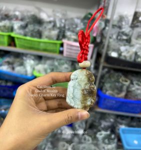 พวงกุญแจนำโชค แกะสลักเทพเจ้า ไฉ่ฉิ่งเอี๊ยะ  หยกเจไดต์