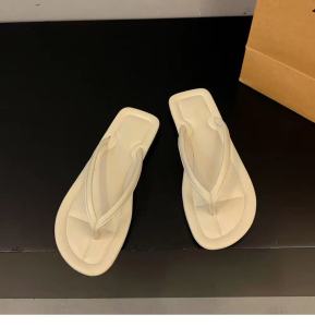 Free Shipping 2026 Summer New Collection: Fashionable Non-Slip Flat-Soled Large-Size Flip-Flops For Women Perfect For The Beach And Outdoor Wear With A High-End Look