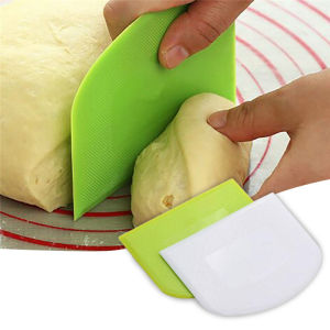 1/2Pcs Dough Scraper Cake Cutter Plastic Table Scraper Bread Dough Cake Kitchen Baking Utensils