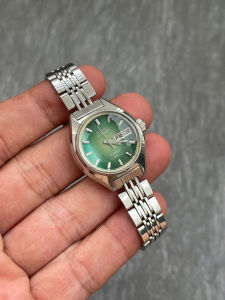 Đồng hồ xưa nữ Seiko mặt xanh lá 17 chân kính tự động có hỗ trợ lên cót hàng si