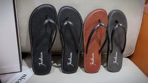 New WomenS Flip-Flops For Summer Outdoor Beach Sandals Simple Classic WomenS Flat Sandals
