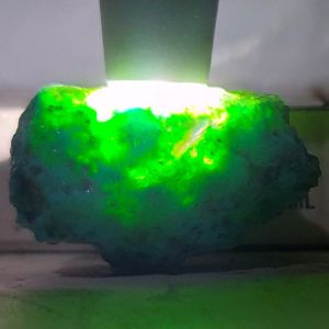 batu bacan palamea Bongkahan tunggal batu yang dikirim sesuai foto & video. KodeA9