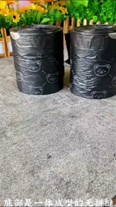 Beg Sampah Haruman Tali Tarik Gulung Besar Corak Beruang Hitam Kalis Bocor Rumah Dapur 100Pcs Black Garbage Bag Disposable Plastic Trash Bag Fragrance Large Roll Drawstring Thickened 垃圾袋香氛型超大卷抽绳加大印花抽绳黑色 H020