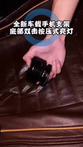 ที่ชาร์จไร้สายแบบพับได้แม่เหล็กสำหรับคอนโซลกลางในรถยนต์ สามในหนึ่ง