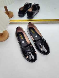 Chelsea Sepatu Flatshoes Motif Pita Depan / Sepatu Flat Wanita