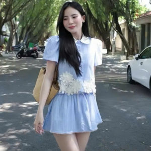 Set thiết kế mặc hè đồ nữ đi biển chất Đũi sọc áo phối cổ bèo đính hoa kèm chân váy ngắn xinh