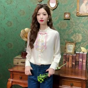 AMMIN 2024 เสื้อผู้หญิง แขนยาวคอป คอปกตั้ง จีน สไตล์ ด้วยหัวเข็ม ตะเข็บเสื้อ ฤดูใบ ไม้ แฟชั่น สำหรับผู้สูง 50-60 กิโลเชนต์