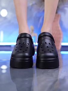 [Free Shipping] New Summer Styles: Comfortable Slip-On Thick-Soled Non-Slip CoupleS Clogs For Men And Women Featuring A "Smiling" Design And A Sporty Look