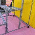 Kệ sắt V lỗ bậc thang 3 bậc GẮN BÁNH XE  Khung làm bằng V4 x4cm( bậc kệ làm bằng tấm vỉ sắt ) nhiều kích thước. 