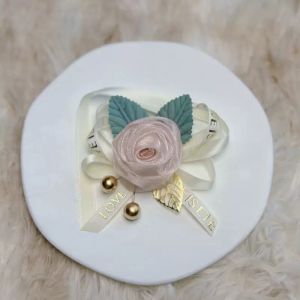 สร้อยข้อมือโรแมนติกเพื่อนเจ้าสาว จากดอกกุหลาบและริบบิ้น สร้อยข้อมือเพื่อนเจ้าสาวสุดประณีต