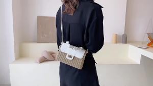 Cross-border trendy new straw woven bag high-end pastoral style shoulder bag stylish and fashionable pleated tote and crossbody bag