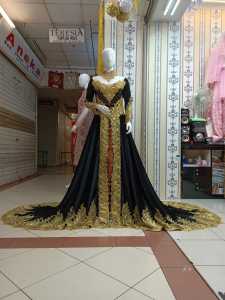 Gaun Pengantin Beludru Adat Jawa: Elegan & Tradisional