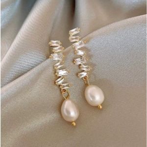 French Light Luxury Stud Earrings 925 Needle Hypoallergenic Niche Design Premium Ear Accessories