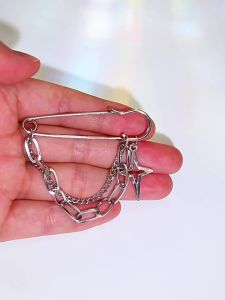 PL Korean Style Metal Butterfly Chain Brooch For Women Men Suit Decoration sel Chain Metal Beads Pin Cloth Jewelry Accessories NEW