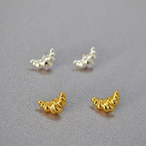 Hmeme ใหม่ต่างหูรูปครัวซองต์ขนาดเล็กสำหรับผู้หญิงต่างหูรูปขนมปังน่ารักคลาสสิกของขวัญเครื่องประดับชั้นดี