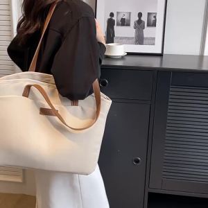 Túi tote đơn giản dành cho nữ túi xách tay dung tích lớn túi đeo vai có nhiều ngăn và túi phụ túi vải canvas đơn giản mới cho mùa hè.