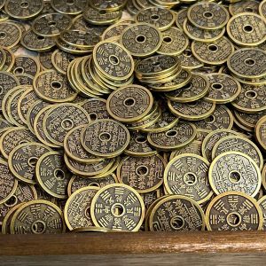 批发山鬼花钱八卦挂件吊坠合金保色材料配件饰品仿铜钱吊坠手绳配
