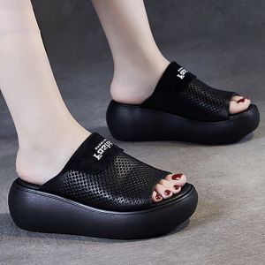 รองเท้าหนังนุ่มแท้แพลตฟอร์มแบนเพิ่มความสูงและสวมรองเท้าแตะด้วยรองเท้าแตะกลวงต่างประเทศอเนกประสงค์ใหม่