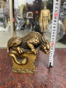 Tượng kỳ lân thú bằng đồng ngồi bệ đá phong thủy cao 15cm ngang 15cm nặng 2kg