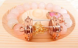 กำไลข้อมือ สร้อยข้อมือ หินมงคล พระแม่อุมาเทวี สีผึ้งหัวใจมหาเสน่ห์ หินโรสควอตซ์และอาเกตขาว