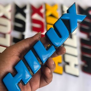 EMBLEM MOBIL HILUX VARIASI MOBIL TOYOTA DENGAN HURUF TIMBUL 3D BAHAN FIBERGLASS