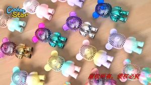 Kipas Angin Mini Portable Karakter Bearbrick Meja USB Cas 3 Pengaturan Kecepatan Bentuk Beruang Alas Anti Selip Bagian Bawah Yang Tebal