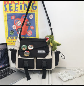 Túi vải học sinh đeo chéo phong cách năng động (không gồm pin cài và móc thú bông) LILA DCV169