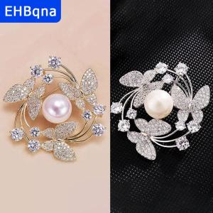 [COD] EHBqna SPORTS เข็มกลัดผีเสื้อบินพวงมาลาที่สง่างามสำหรับผู้หญิงหมุดมุกพลอยเทียมเสื้อช่อดอกไม้สำหรับผู้หญิงเข็มกลัดปาร์ตี้งานแต่งงานของขวัญ