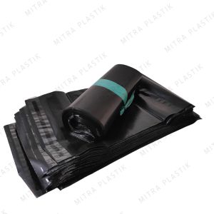 Plastik Polymailer 15x25 cm isi 100 pcs Packing Online Shop Hitam Silver Pink Kuning Ungu Biru Kantong Lem Seal Amplop 15 x 25