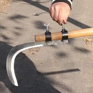 มีดตัดทะลาย ใบมีดเคียว สำหรับตัดมะพร้าว ตัดกล้วย ตัดหญ้า  Curved Coconut Harvesting Sickle with Handle Clamp - High Carbon Steel