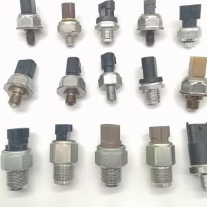 พร้อมส่ง เหมาะสำหรับ Toyota South Auto Parts เซ็นเซอร์รางเชื้อเพลิง 83520-60060 8352060060