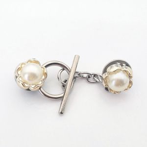 DEQIX Rabbit Nail-Free Cardigan OT Buckle Triangle Crown Close Neckline Decorative Brooch Personality Button Tightener Flower Anti-light Brooch