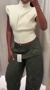 Women Stand Collar Zip‑Up Knit Vest Sleeveless Solid Slim Shoulder Pads Cropped Waistcoat 2026 Autumn Elegant Layering Outerwear2026