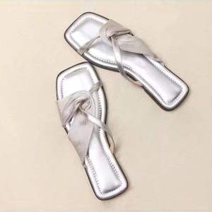 [Free Shipping] Cross-Strap Sandals For Women 2026 New Summer Model Suitable For Wearing With Skirts Gold-Colored Fashionable And Versatile Flat Outdoor Slippers